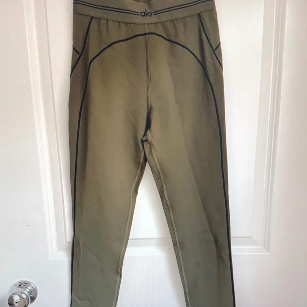 ALO Yoga Set Olive Green Ribbed High-Waist Leggings With Bra